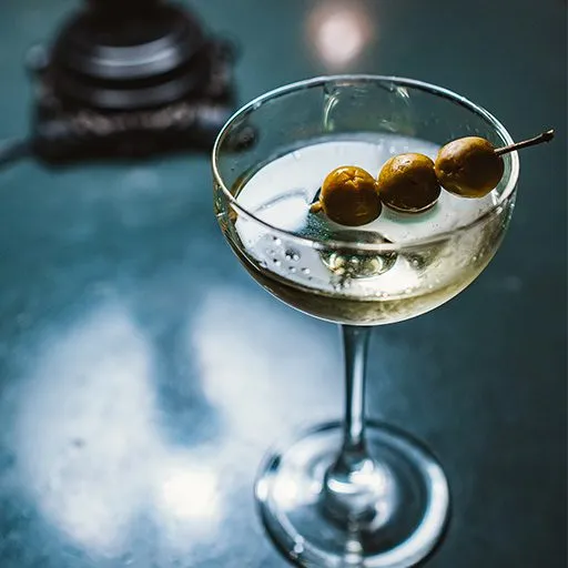 Martini com três azeitonas